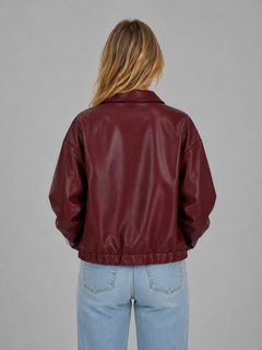 Women's Cropped Zip Jacket with Pointed Collar Fit